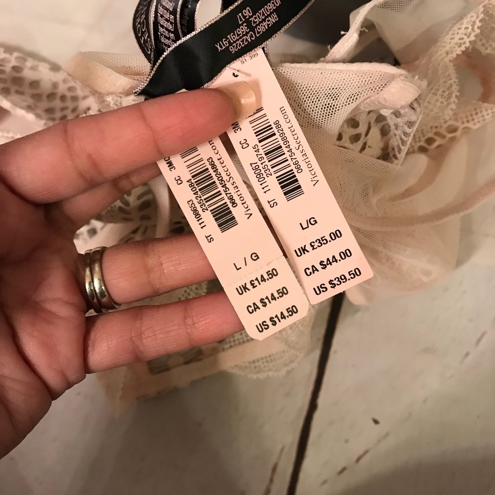 Victoria Secret Set - Picture 7 of 8